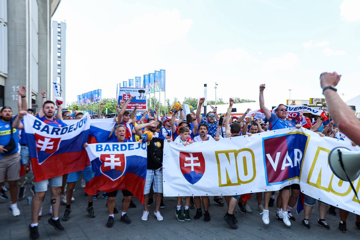 Asta-i România! Atmosferă de POVESTE la Frankfurt » Jos pălăria pentru miile de suporteri care scriu istorie în Germania!