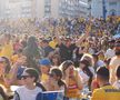 Atmosferă electrizantă în Piața George Enescu în trimpul meciului România - Slovacia / foto: Ionuț Iordache