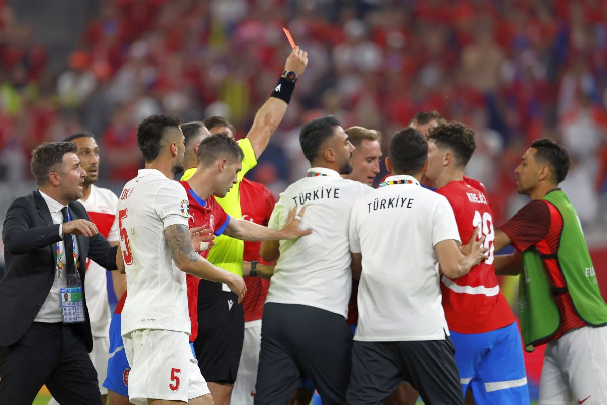 Au sărit la bătaie în fața lui Istvan Kovacs » Imagini revoltătoare la finalul celui mai tensionat meci de la Euro 2024