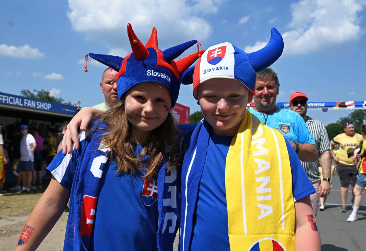 Slovacia - România, imagini cu fanii „tricolorilor” la intrarea în stadion + atmosfera creată de români