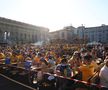 Atmosferă electrizantă în Piața George Enescu în trimpul meciului România - Slovacia / foto: Ionuț Iordache