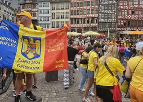 Splendoare galbenă la Frankfurt » Românii au luat cu asalt Germania: imagini nebune cu sărbătoarea fanilor după calificarea naționalei