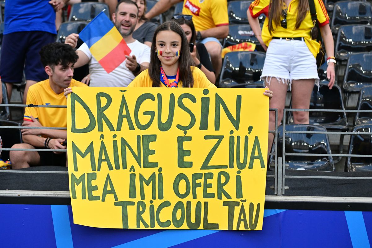 10 detalii observate de pe stadion la Slovacia - România » Nervii lui Iordănescu, Hagi lângă Figo și campionii din tribune