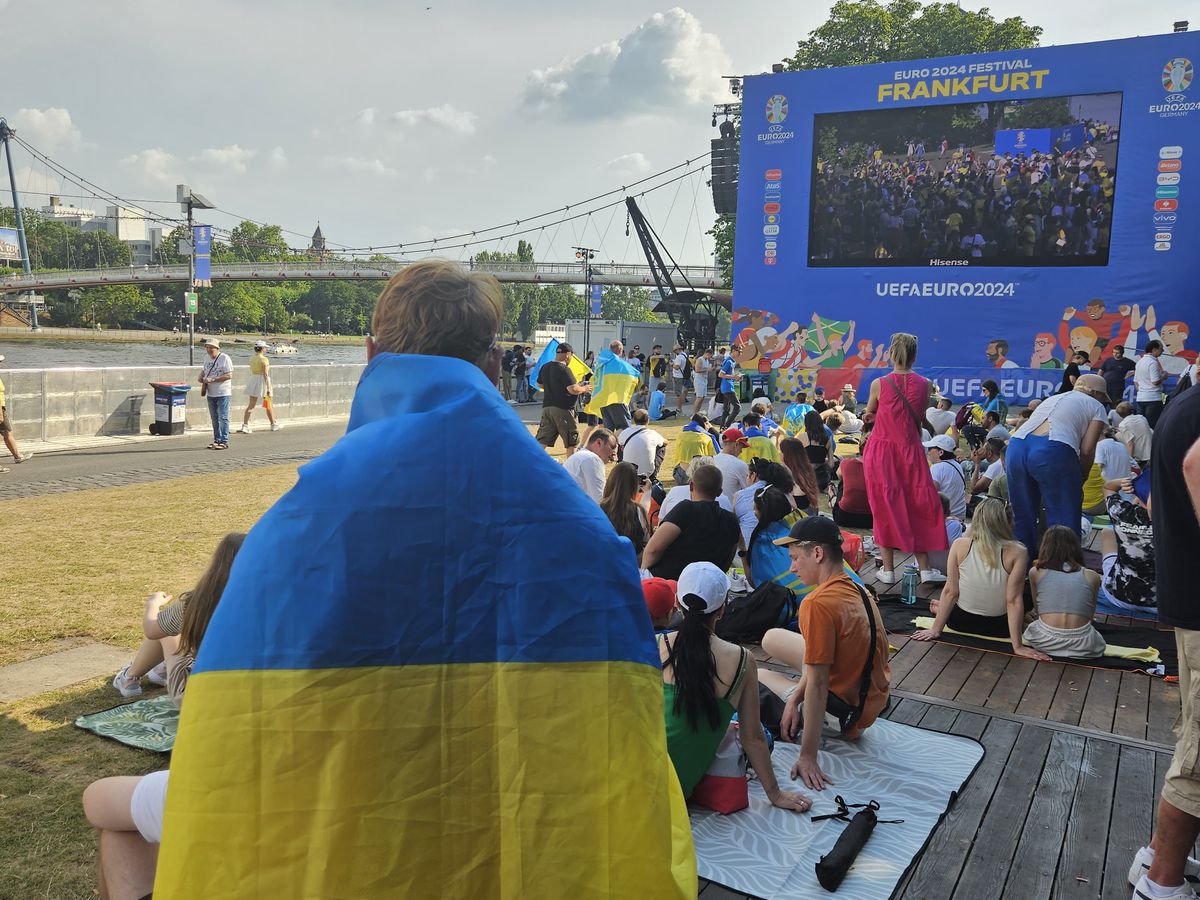 Imagini din fan zone-ul din Frankfurt