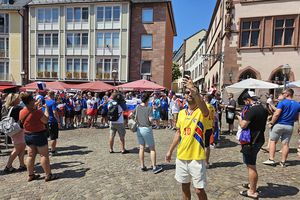 Cucerim și Frankfurt! Fanii români fac deja spectacol pe străzi, dar și slovacii atrag multe priviri » Imagini spectaculoase, înainte de România - Slovacia