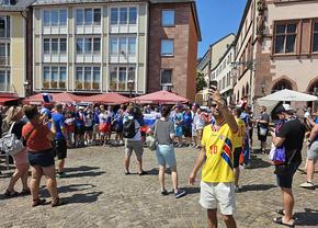 Cucerim și Frankfurt! Fanii români fac deja spectacol pe străzi, dar și slovacii atrag multe priviri » Imagini spectaculoase, înainte de România - Slovacia