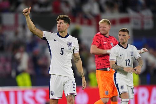 Kieran Trippier și John Stones, după remiza cu Slovenia. Sursă foto: Imago