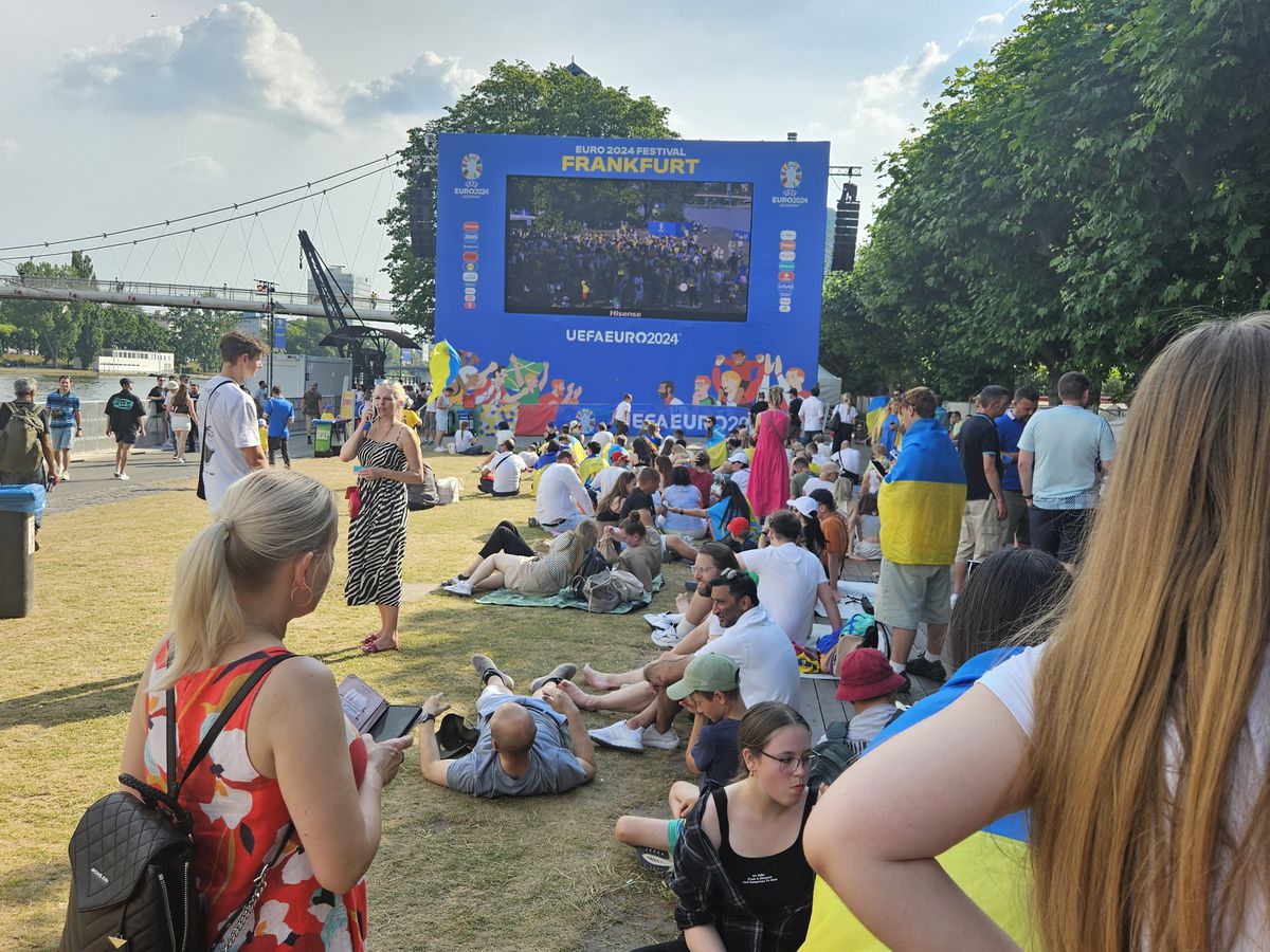 Imagini din fan zone-ul din Frankfurt