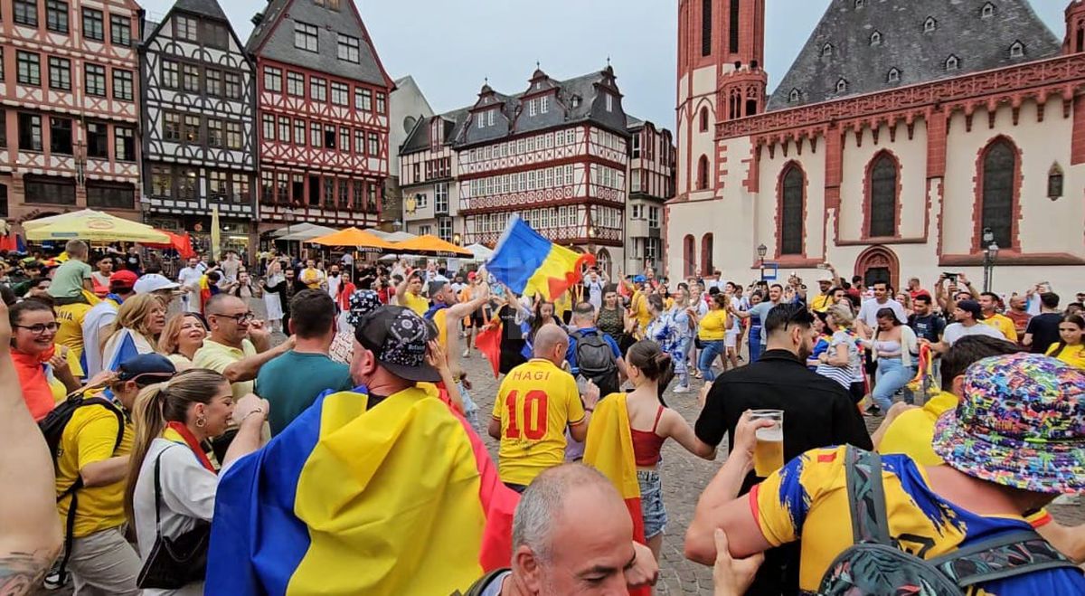 Fanii României au sărbătorit în piața din Frankfurt calificarea în optimile EURO 2024