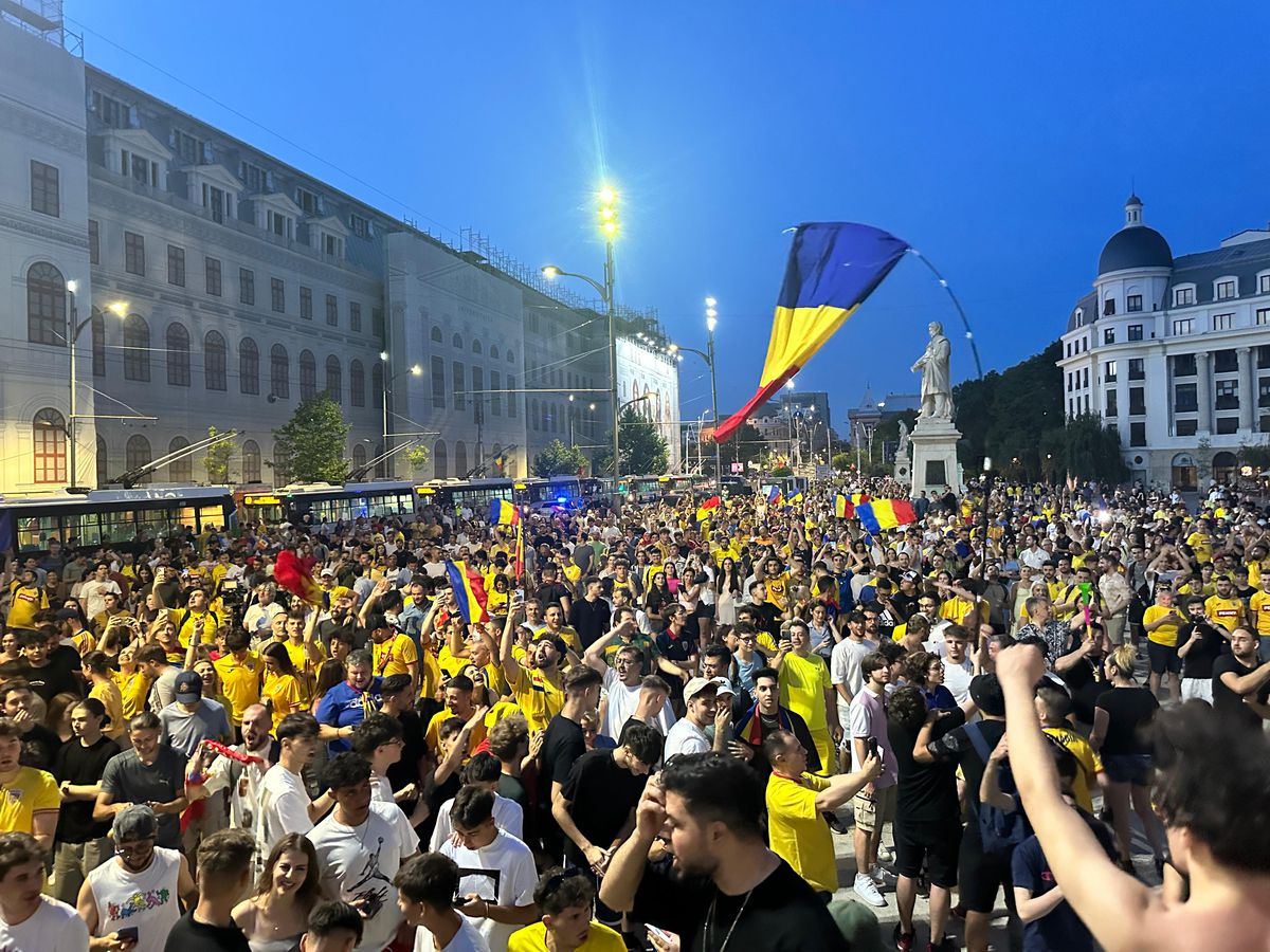 NEBUNIE la Universitate! Bucureștiul a sărbătorit în epicentrul bucuriei pentru naționala României! 10.000 de oameni ieșiți, prima oară după 24 de ani!