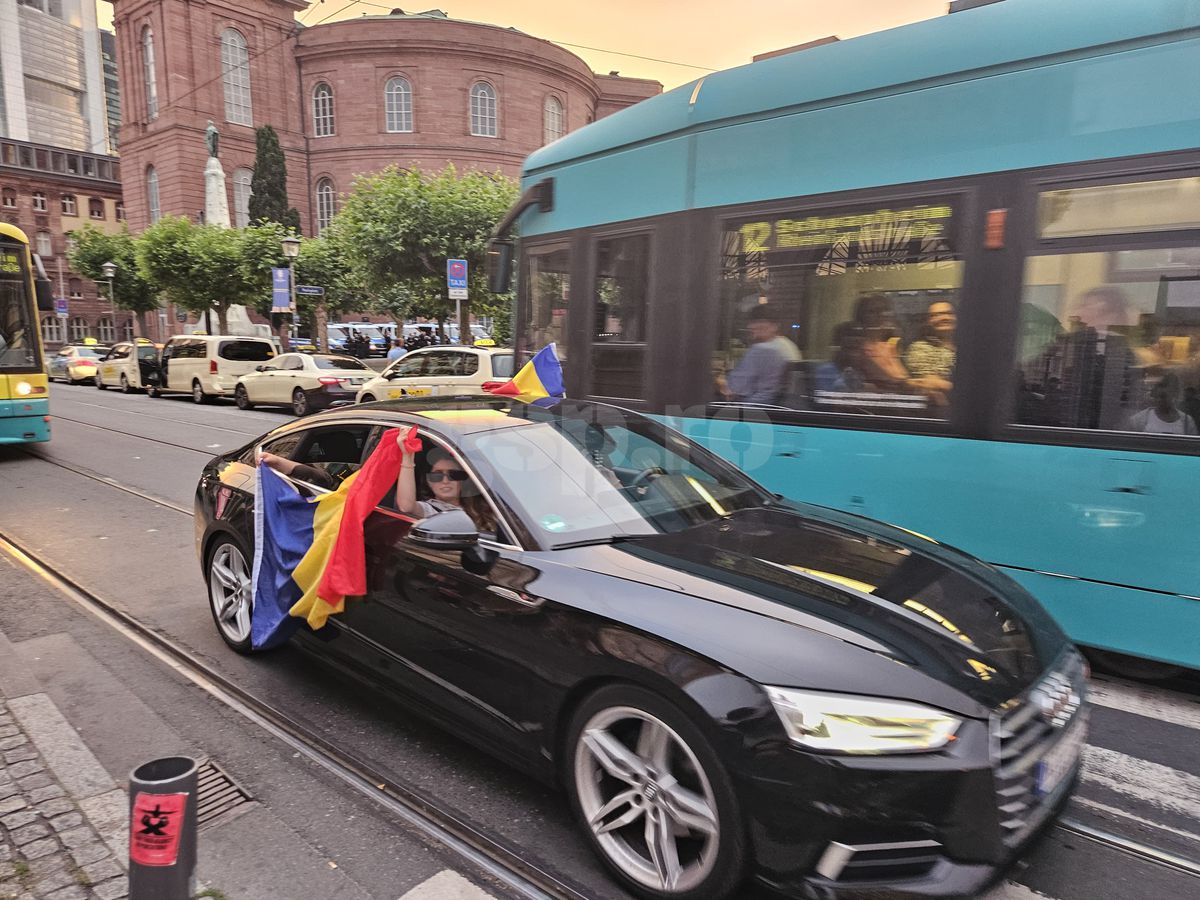 Fanii României au sărbătorit în piața din Frankfurt calificarea în optimile EURO 2024