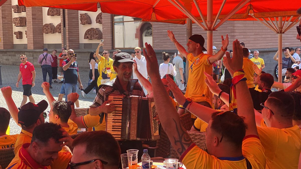 Atmosferă ca „acasă” la Frankfurt. Suporterii „tricolorilor” au luat cu asaltul orașul-port