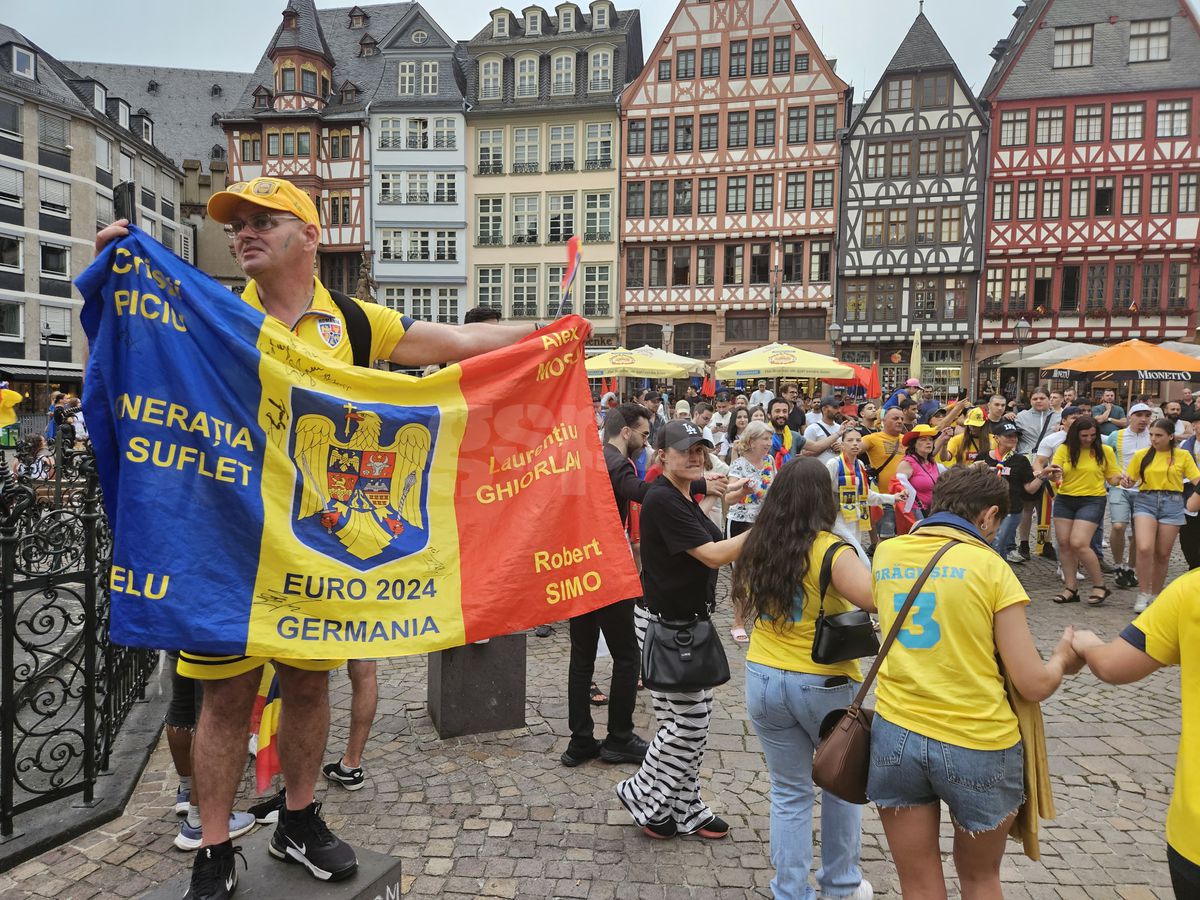 Fanii României au sărbătorit în piața din Frankfurt calificarea în optimile EURO 2024