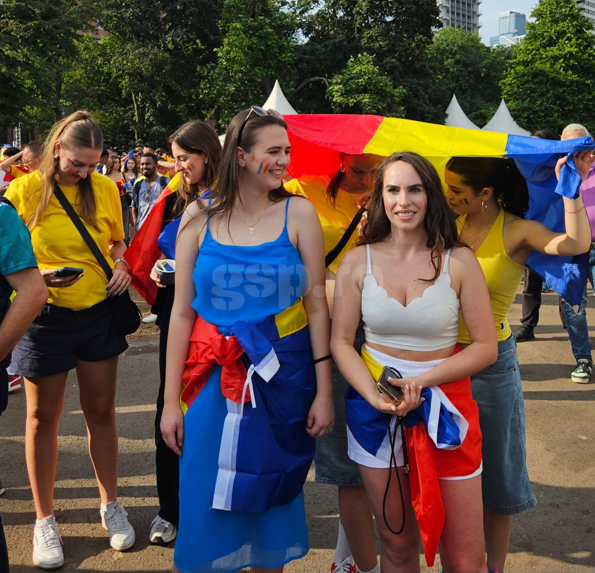 Fanii României au sărbătorit în piața din Frankfurt calificarea în optimile EURO 2024