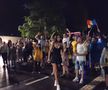 Imagini EPICE de la petrecerea „tricolorilor” » Coman, Stanciu și colegii au cântat și au dansat cu fanii: „Suntem made în România!”