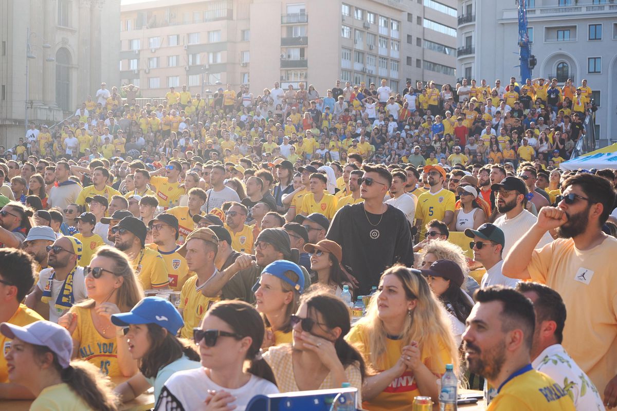 Imagini unice în București » Mii de suporteri ai naționalei trăiesc la intensitate MAXIMĂ meciul România - Slovacia