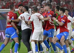 Au sărit la bătaie în fața lui Istvan Kovacs » Imagini revoltătoare la finalul celui mai tensionat meci de la Euro 2024