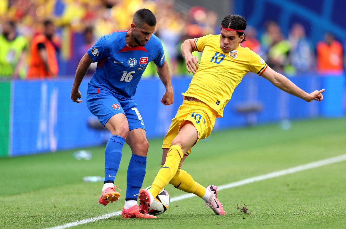 10 detalii observate de pe stadion la Slovacia - România » Nervii lui Iordănescu, Hagi lângă Figo și campionii din tribune