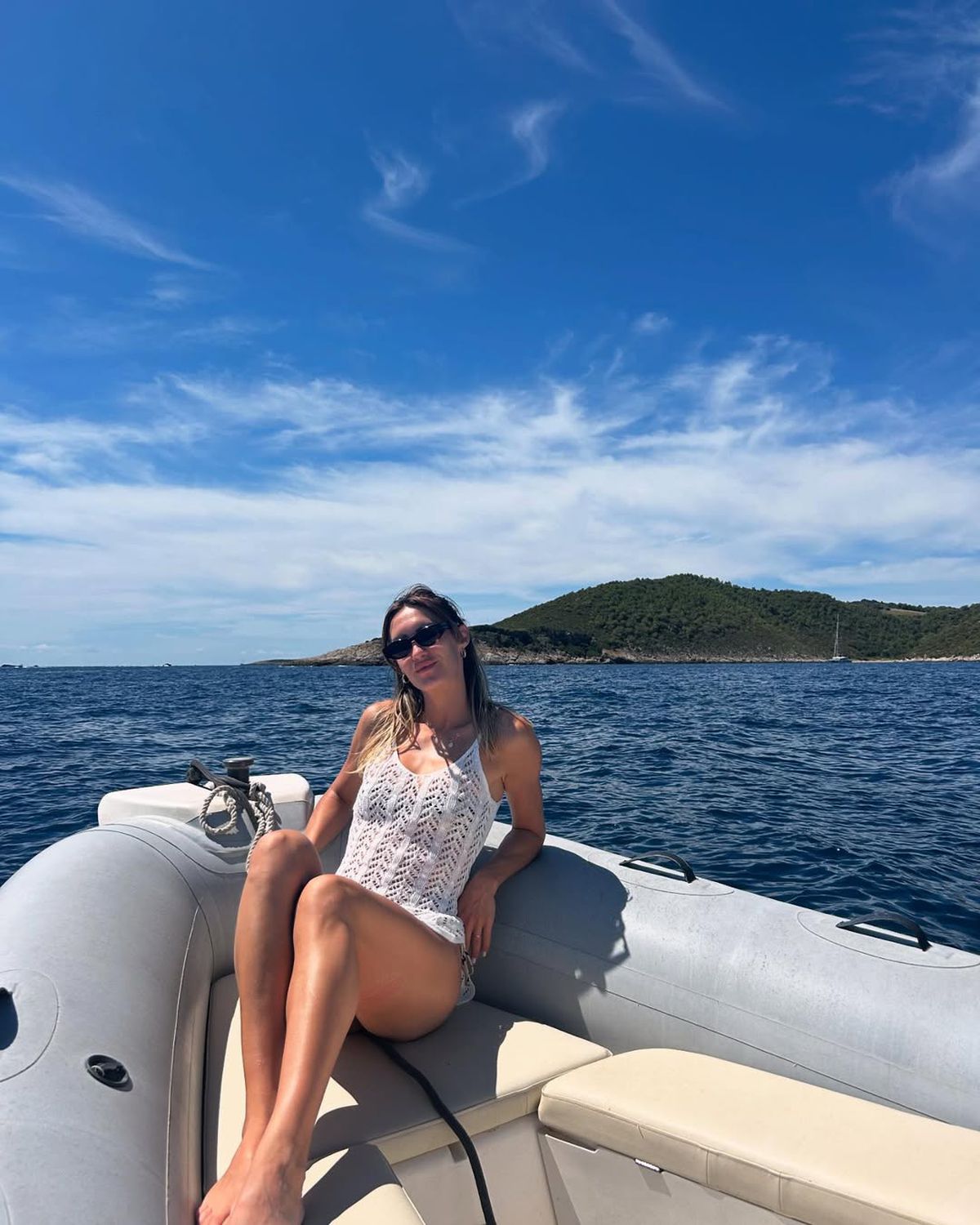 Noua handbalistă a vicecampioanei României, nuntă de vis în Muntenegru! Alegere curajoasă pentru rochie + imagini tari de la petrecerea „burlăcițelor”