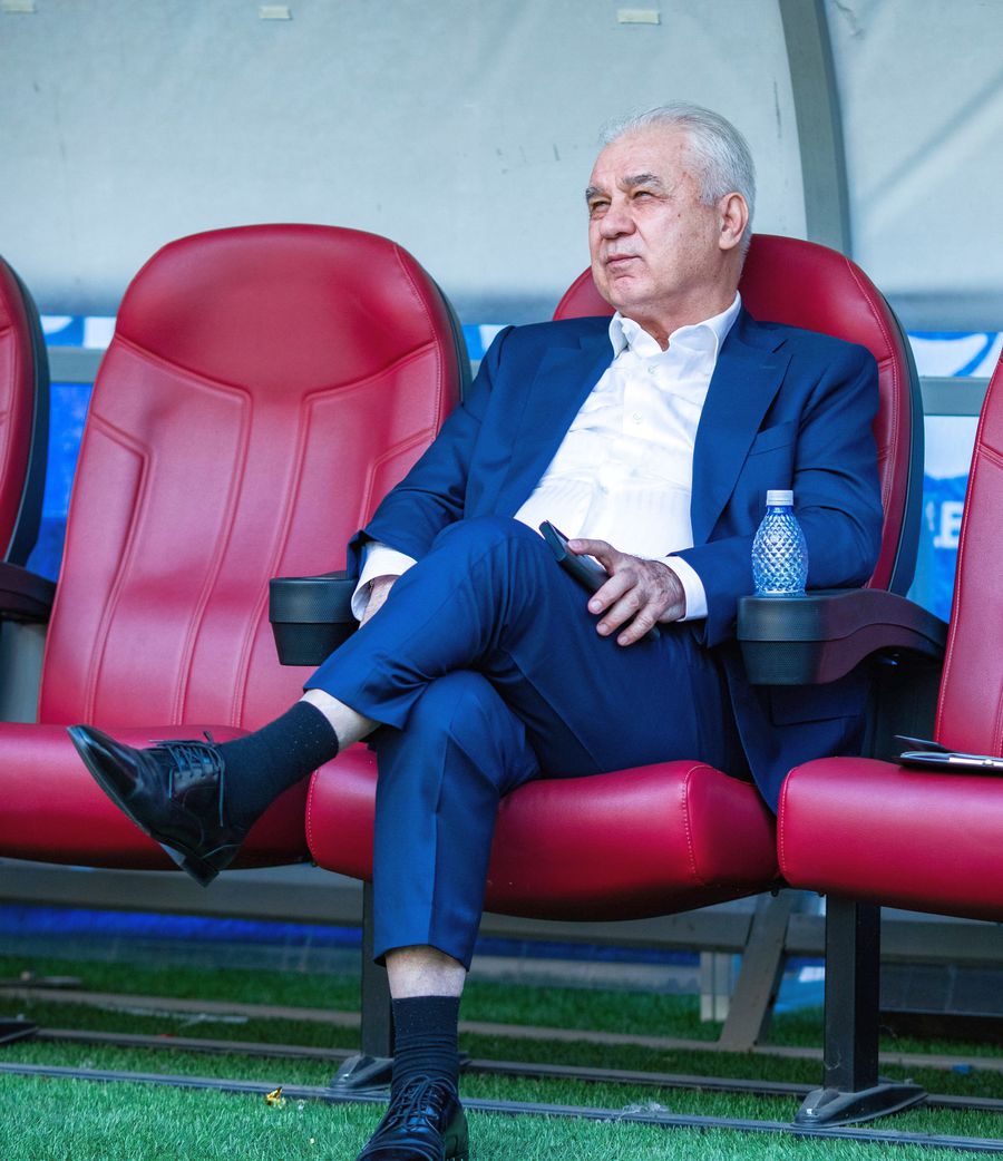 Nu-l iartă pe Iordănescu: „Știți ce mi-a spus la el în birou? Am plâns două-trei ore în mașină, m-a jignit teribil!”