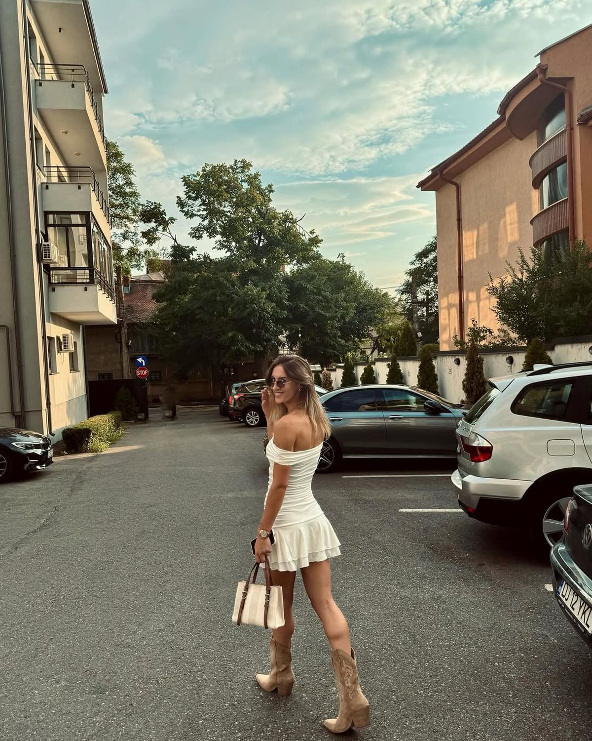 Noua handbalistă a vicecampioanei României, nuntă de vis în Muntenegru! Alegere curajoasă pentru rochie + imagini tari de la petrecerea „burlăcițelor”