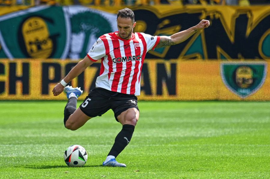 Virgil Ghiță va juca în 2. Bundesliga la Hannover 96. Foto: Imago Images După transferul neașteptat, Virgil Ghiță a intrat în atenția nemților de la Bild: „Gică Popescu m-a sfătuit să vin aici. Hagi este ca al doilea tată pentru mine”