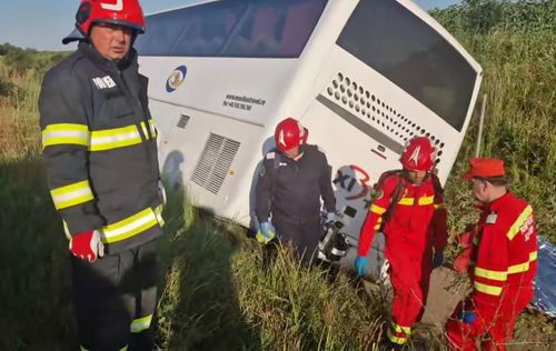 EXCLUSIV Familia micuțului baschetbalist accidentat pe Autostrada Soarelui așteaptă o minune » Scenă înduioșătoare în fața spitalului „Grigore Alexandrescu”