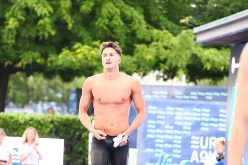 Denis Popescu, campion la 100 m fluture la Samorin: „Mă bucur că am câștigat pariul cu David”