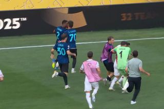 Scene ireale după Inter - River » Cristi Chivu a sprintat și l-a luat de guler + Dumfries a fugit la vestiare pentru a evita haosul