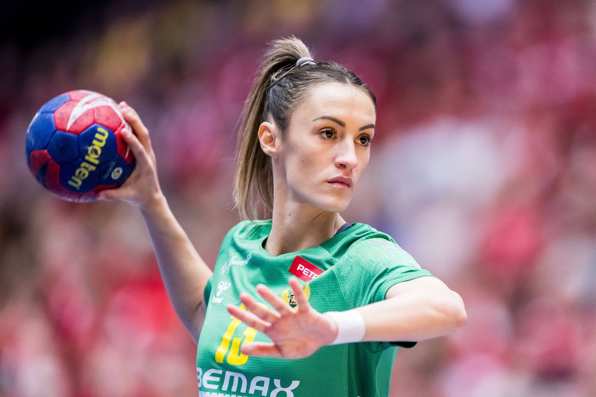 Noua handbalistă a vicecampioanei României, nuntă de vis în Muntenegru! Alegere curajoasă pentru rochie + imagini tari de la petrecerea „burlăcițelor”