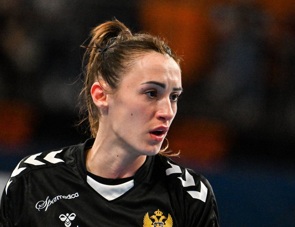 Noua handbalistă a vicecampioanei României, nuntă de vis în Muntenegru! Alegere curajoasă pentru rochie + imagini tari de la petrecerea „burlăcițelor”