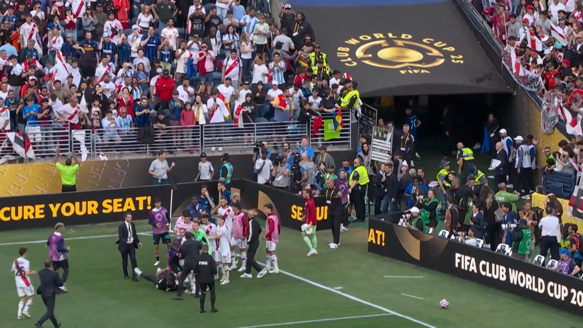 Scene tensionate la Inter - River Plate. Cristi Chivu, implicat direct