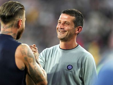 „Am stat 125 de zile la Cristi Chivu în casă. Seara, la 22:00, mă suna și îmi spunea: «Tete, urcă în avion, că m-a mușcat buldogul!»”