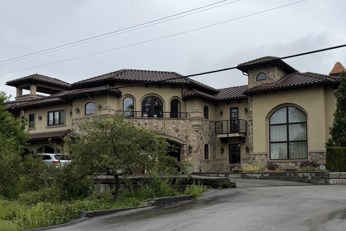 Monster-houses in Vancouver