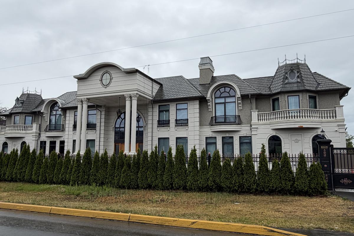 Monster-houses in Vancouver