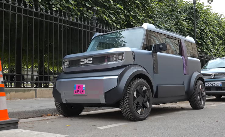 Dacia Hipster pe străzile din Paris  // Foto: captură de ecran l'Argus