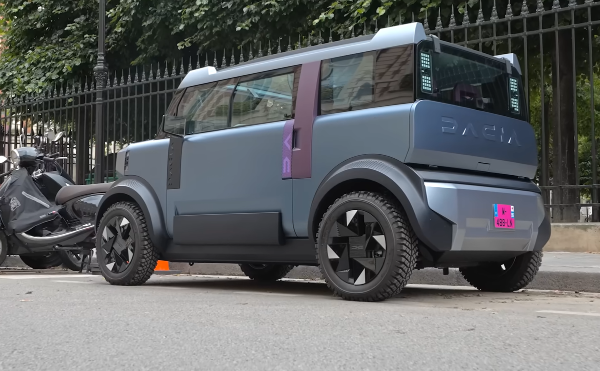Noul model Dacia, în premieră pe străzile din Paris » Trecătorii au fost uimiți: „E mașina viitorului”