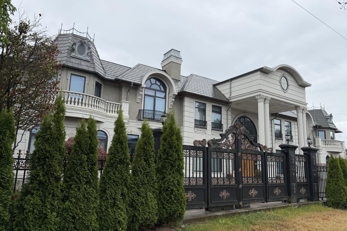 Monster-houses in Vancouver