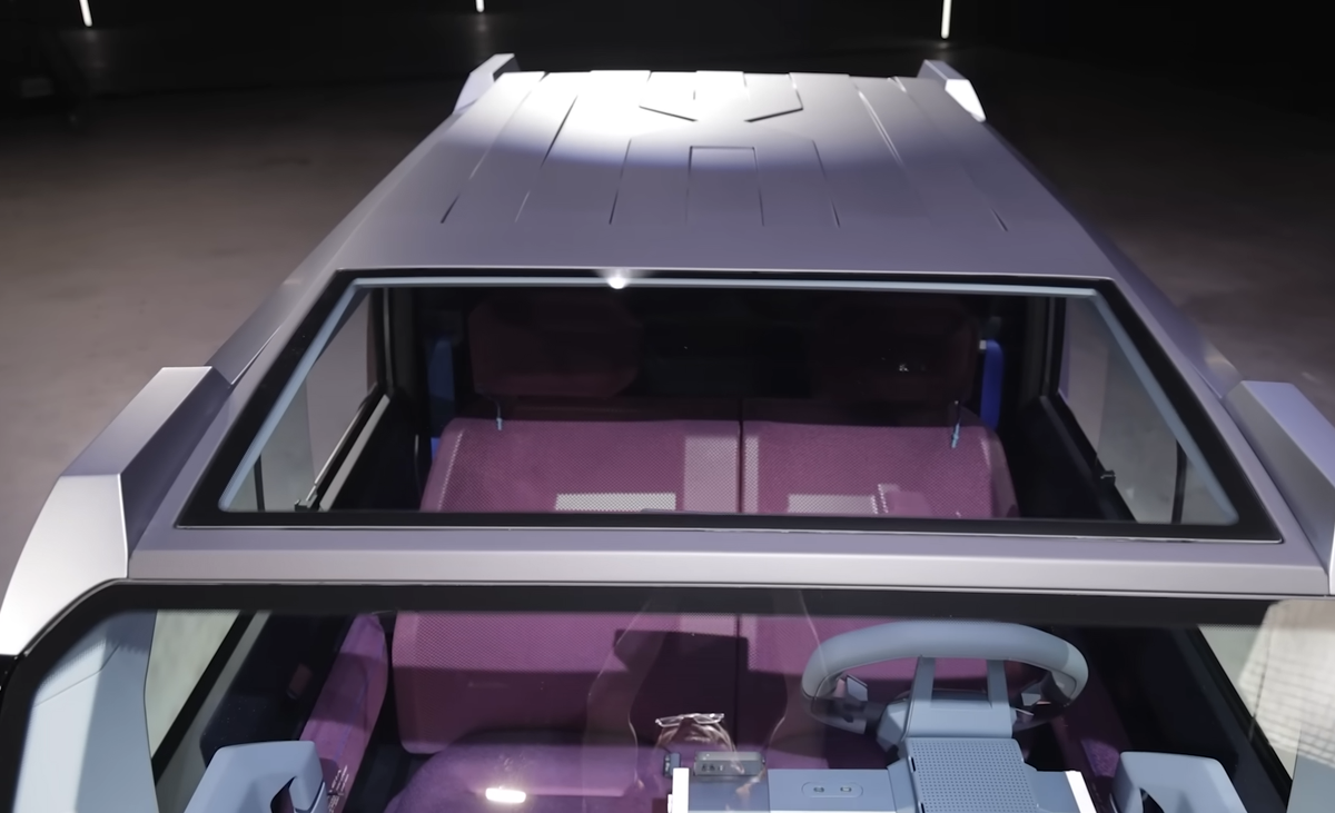 Noul model Dacia, în premieră pe străzile din Paris » Trecătorii au fost uimiți: „E mașina viitorului”