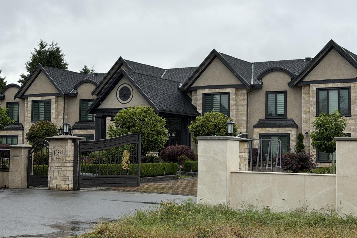 Monster-houses in Vancouver
