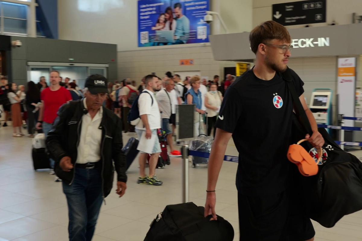 FCSB a plecat în primul cantonament al verii » Marele absent din lotul roș-albaștrilor