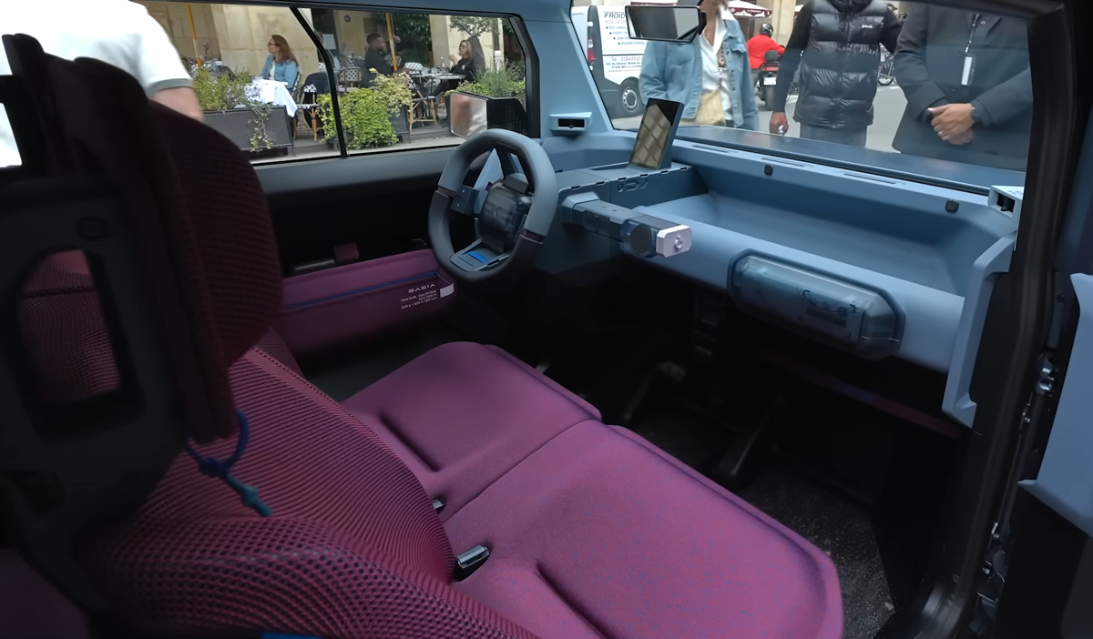 Noul model Dacia, în premieră pe străzile din Paris » Trecătorii au fost uimiți: „E mașina viitorului”