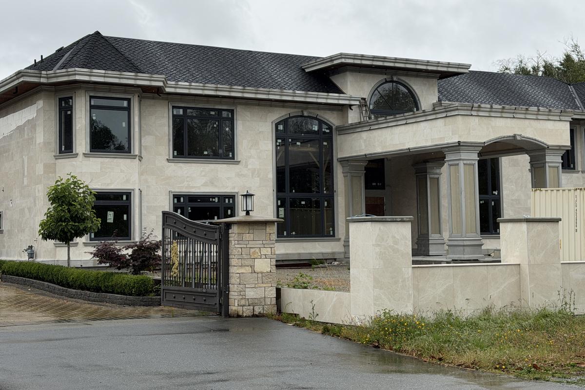 Sindromul Certeze lângă Vancouver » Ne-am trezit cazați într-o vilă colosală la Mondial: cum păcălesc canadienii statul