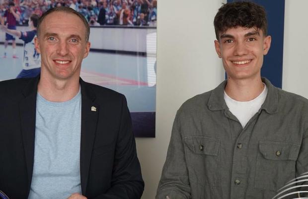 A semnat primul contract de profesionist cu Flensburg! Veste importantă pentru handbalul românesc