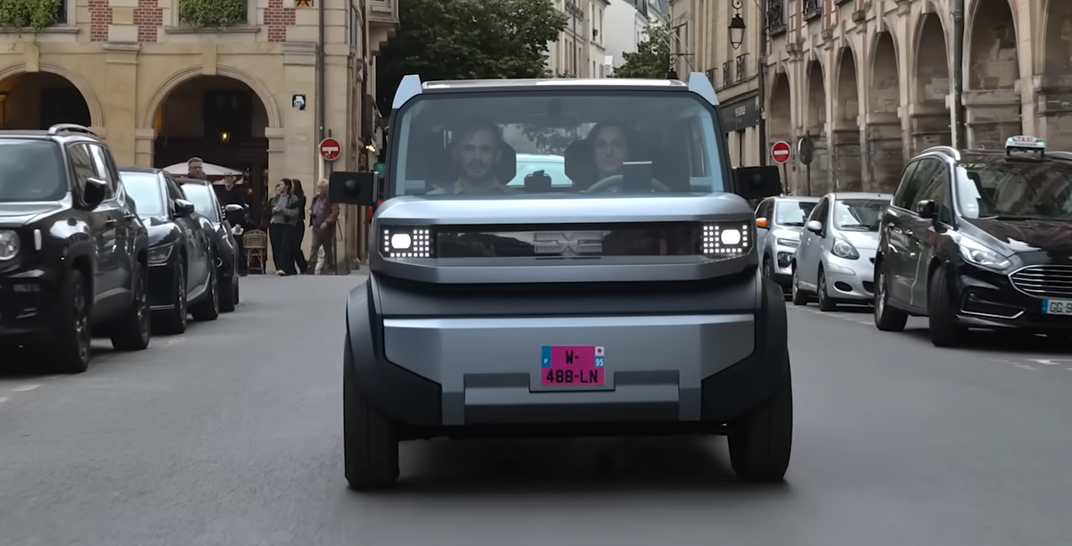 Noul model Dacia, în premieră pe străzile din Paris » Trecătorii au fost uimiți: „E mașina viitorului”