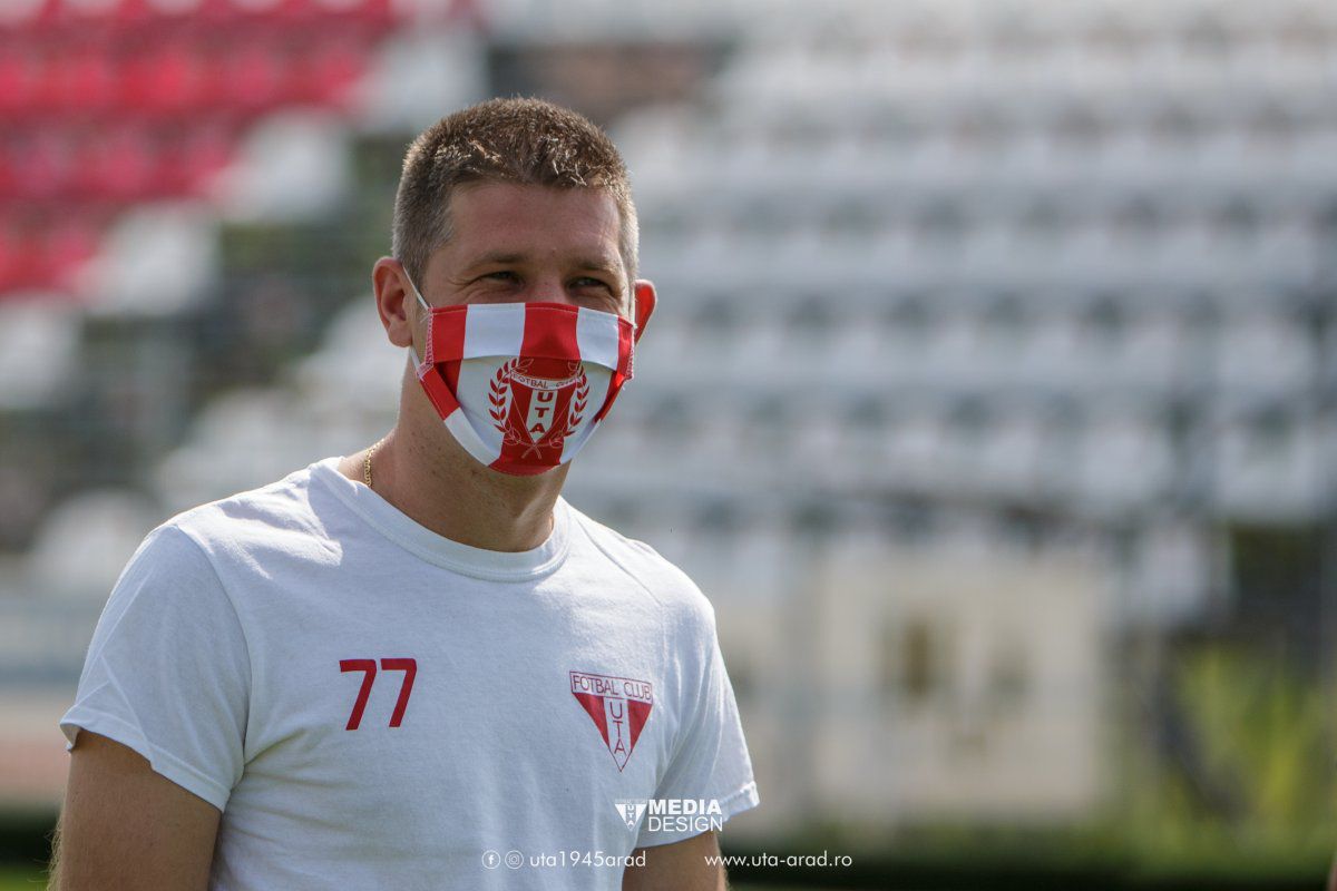 UTA - RAPID 1-2. EXCLUSIV // UPDATE Ultrașii arădeni au vrut să-l bată pe Dan Alexa! Ce a pățit antrenorul Rapidului: „Dacă aveau cuțit?”