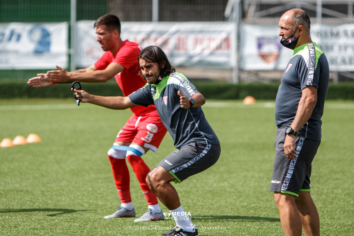 UTA - RAPID 1-2. EXCLUSIV // UPDATE Ultrașii arădeni au vrut să-l bată pe Dan Alexa! Ce a pățit antrenorul Rapidului: „Dacă aveau cuțit?”