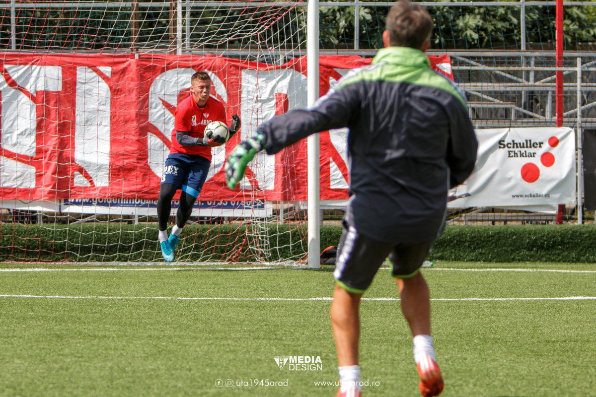 UTA - RAPID 1-2. EXCLUSIV // UPDATE Ultrașii arădeni au vrut să-l bată pe Dan Alexa! Ce a pățit antrenorul Rapidului: „Dacă aveau cuțit?”