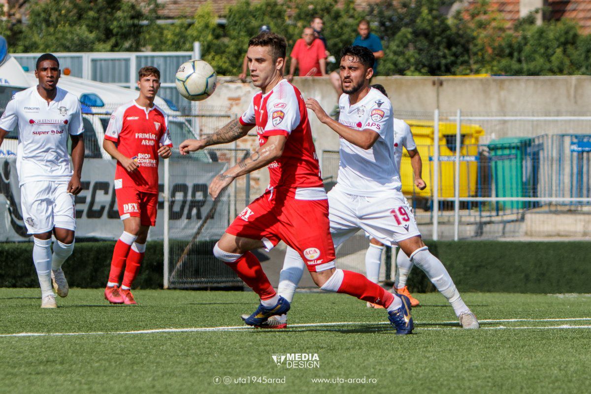 UTA - RAPID 1-2. EXCLUSIV // UPDATE Ultrașii arădeni au vrut să-l bată pe Dan Alexa! Ce a pățit antrenorul Rapidului: „Dacă aveau cuțit?”