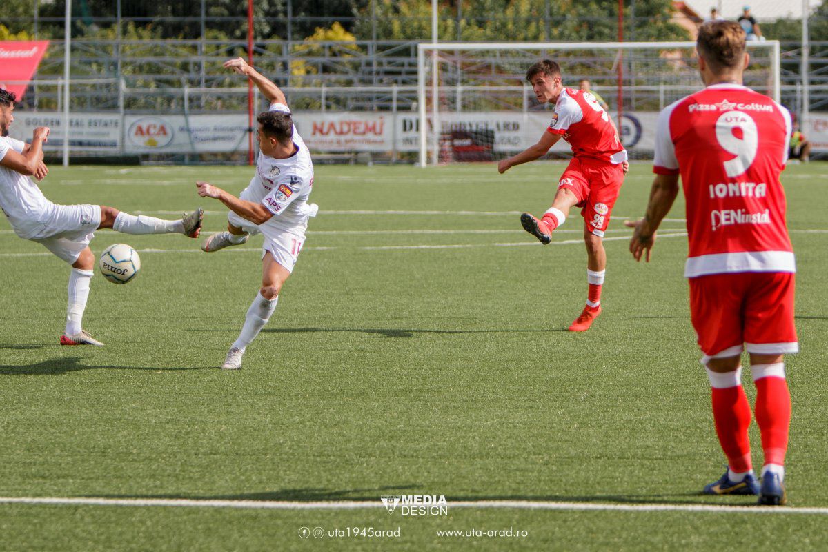 UTA - RAPID 1-2. EXCLUSIV // UPDATE Ultrașii arădeni au vrut să-l bată pe Dan Alexa! Ce a pățit antrenorul Rapidului: „Dacă aveau cuțit?”